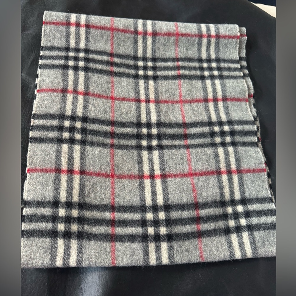 Burberry Nova Check Lambswool Scarf - Picture 2 of 5